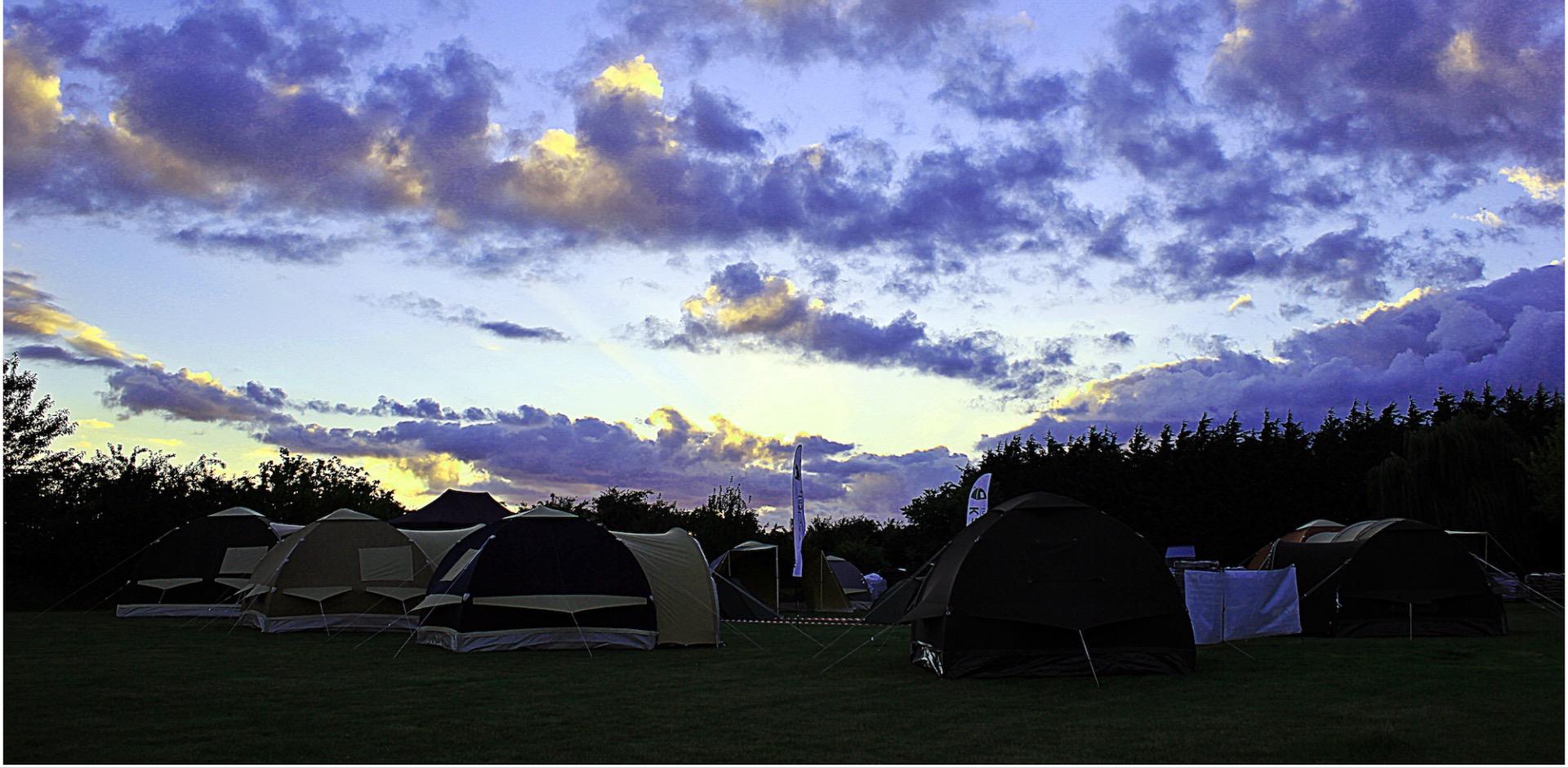 Sous une tente Karsten, le ciel augure toujours de bon hospices...